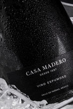 Cargar imagen en el visor de la galería, Vino Espumoso Casa Madero 750 ml